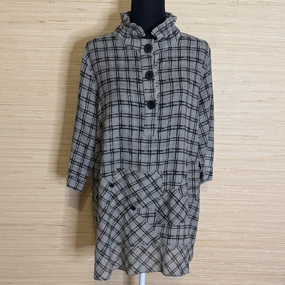 TERRA SJ Apparel Gray Plaid Ruffle Collaf Quarter Button-Up Tunic Top Size Large